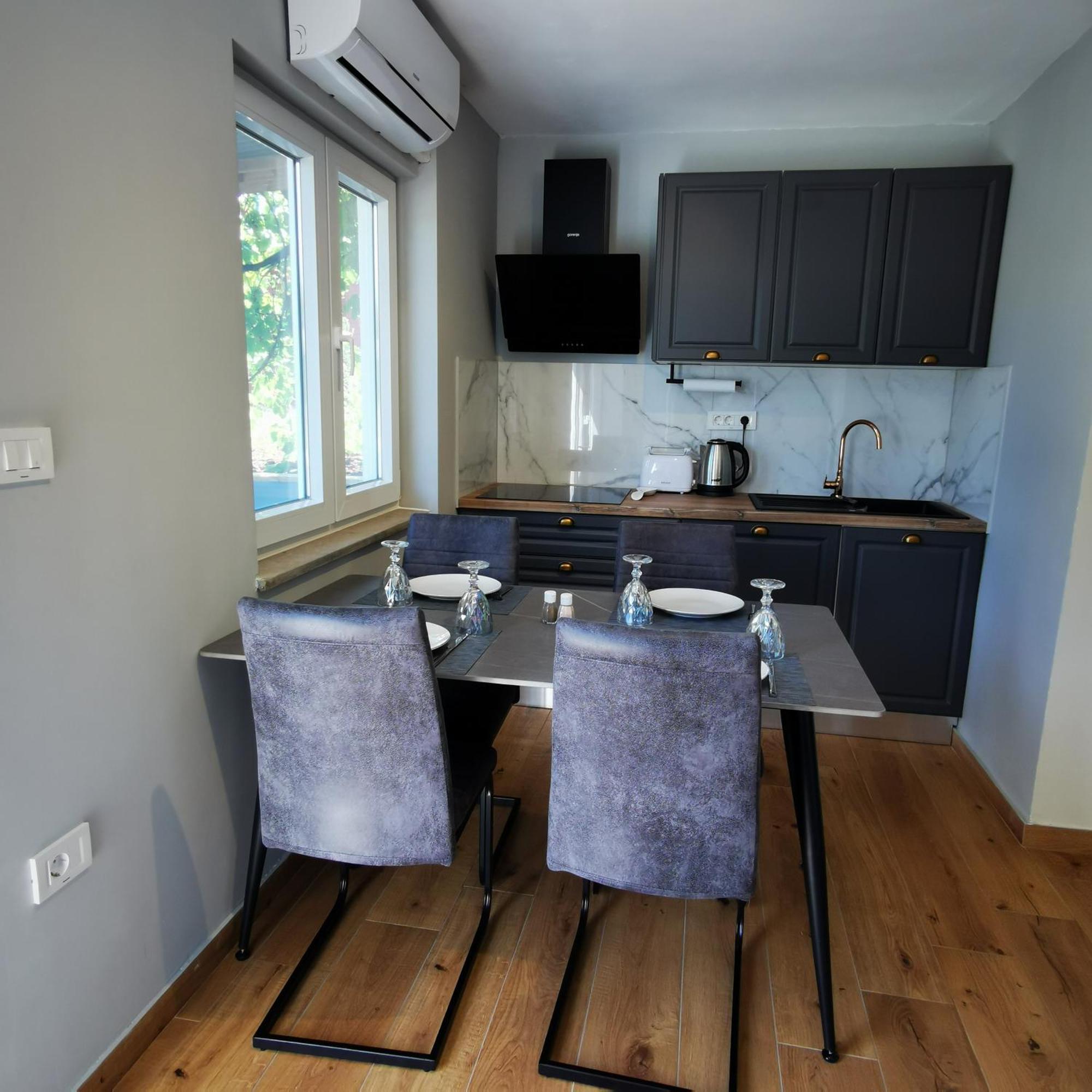 Casa Blanca Apartment Umag Bilik gambar